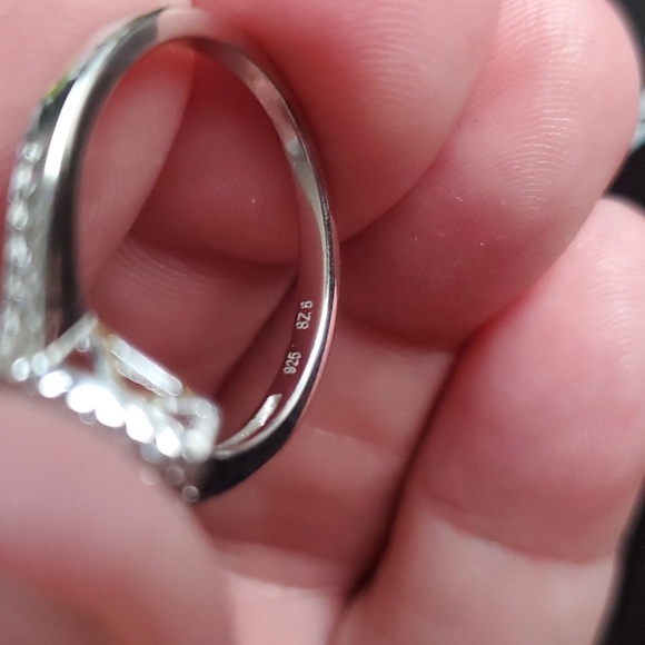 STERLING SILVER HEART RING WITH CRYSTALS ON EACH SIDE OF BAND - Picture 2 of 2